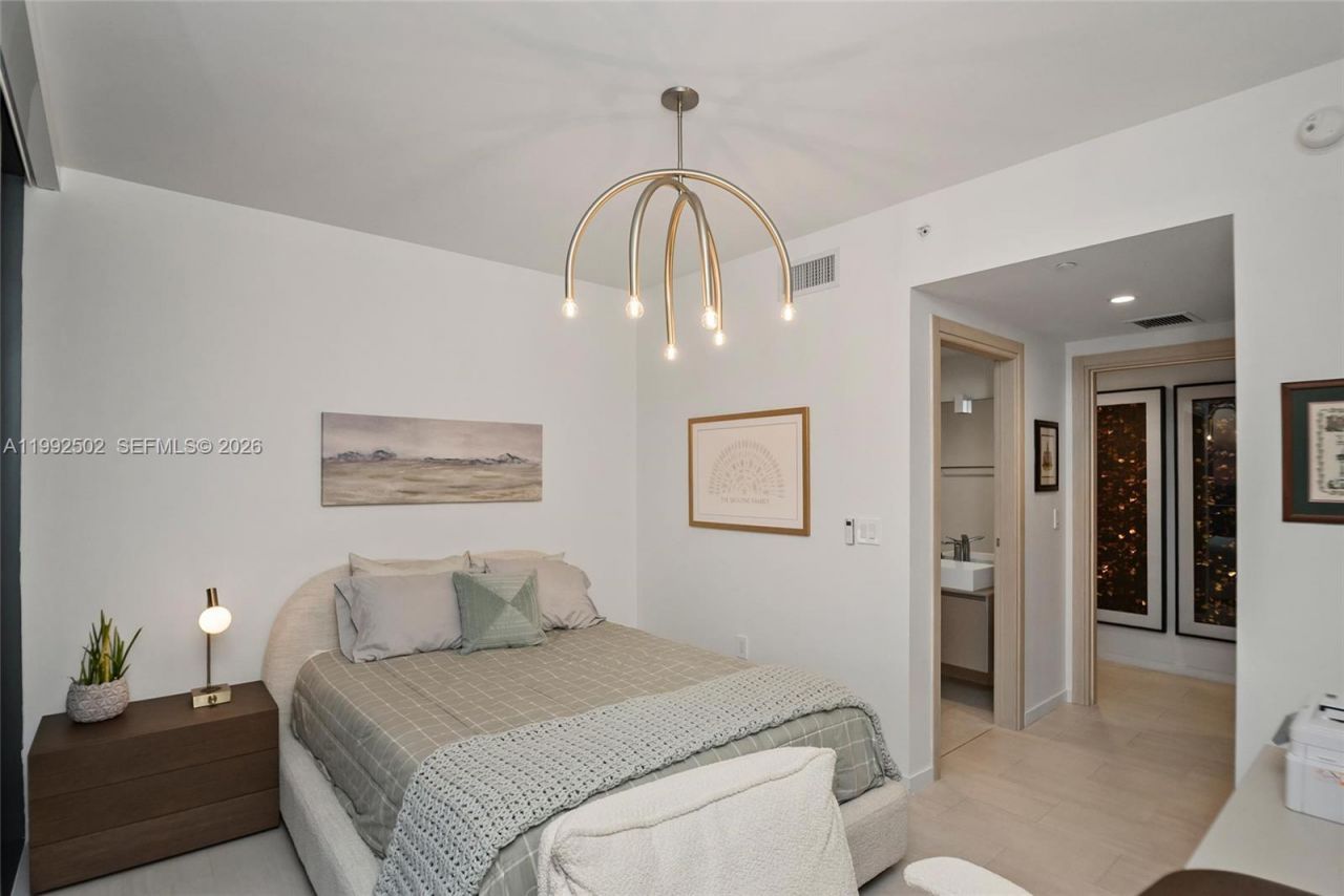 1000 Brickell Plz , Unit 3702, Miami, FL 33131 Photo