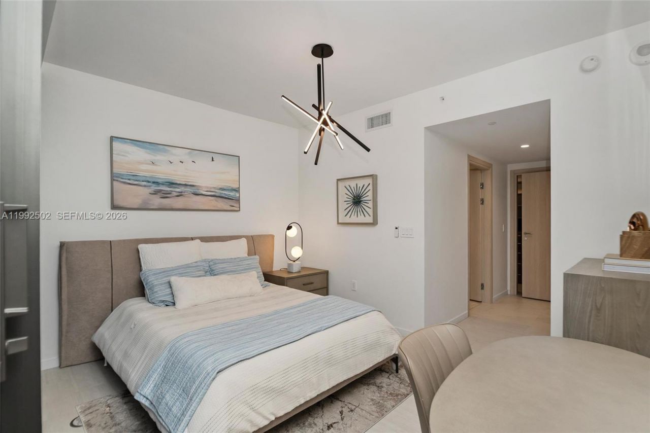 1000 Brickell Plz , Unit 3702, Miami, FL 33131 Photo