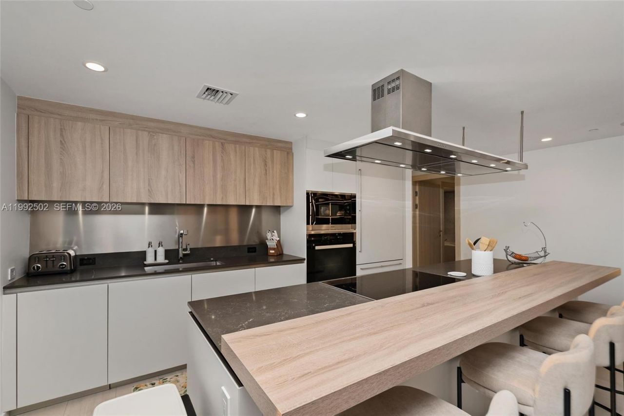 1000 Brickell Plz , Unit 3702, Miami, FL 33131 Photo