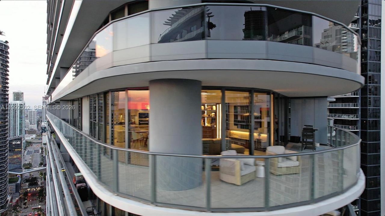 1000 Brickell Plz , Unit 3702, Miami, FL 33131 Photo