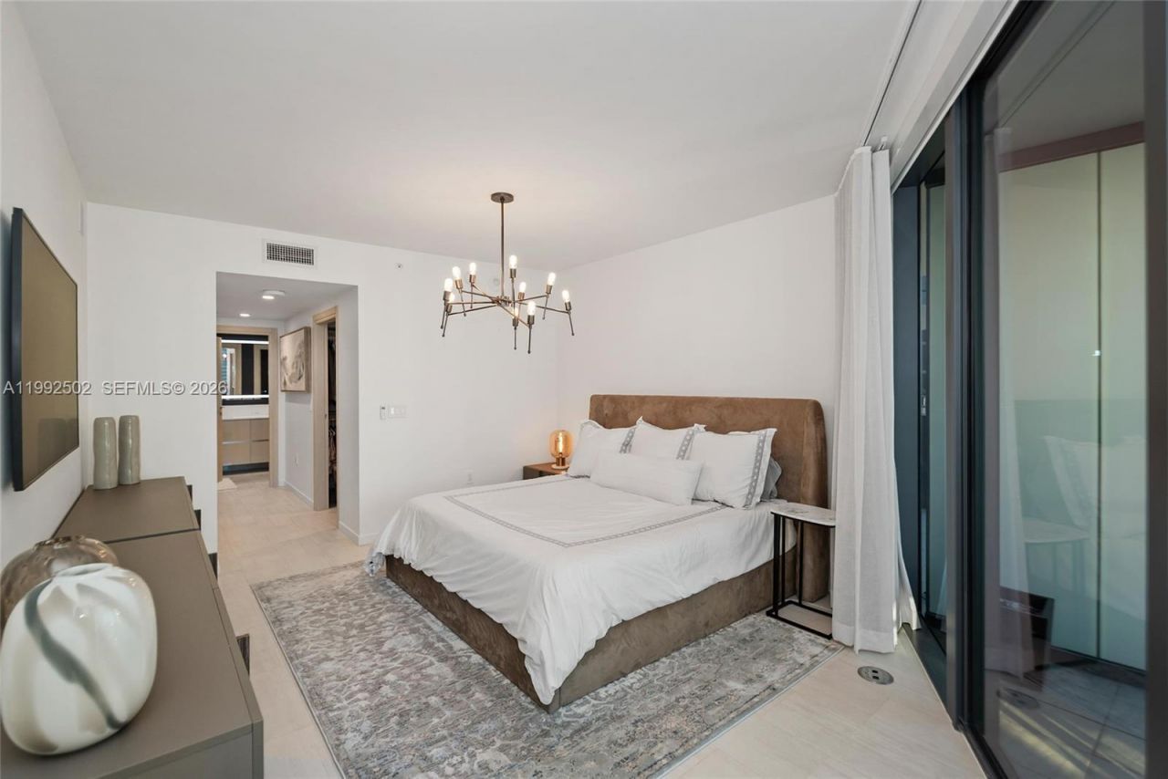 1000 Brickell Plz , Unit 3702, Miami, FL 33131 Photo