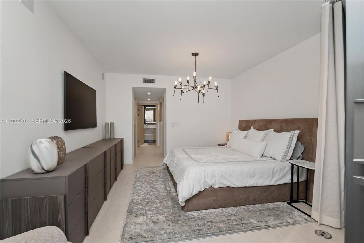 1000 Brickell Plz , Unit 3702, Miami, FL 33131 Photo