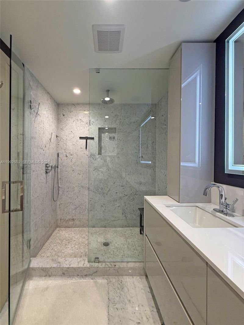 1000 Brickell Plz , Unit 3702, Miami, FL 33131 Photo