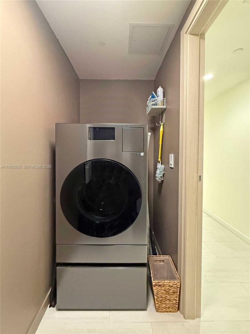 1000 Brickell Plz , Unit 3702, Miami, FL 33131 Photo