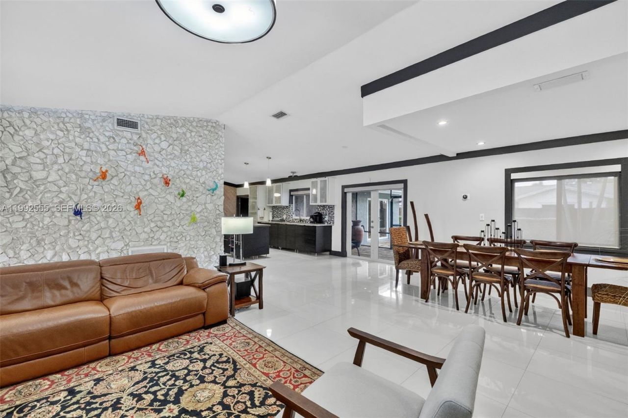 6800 NW 24th Ter, Fort Lauderdale, FL 33309 Photo