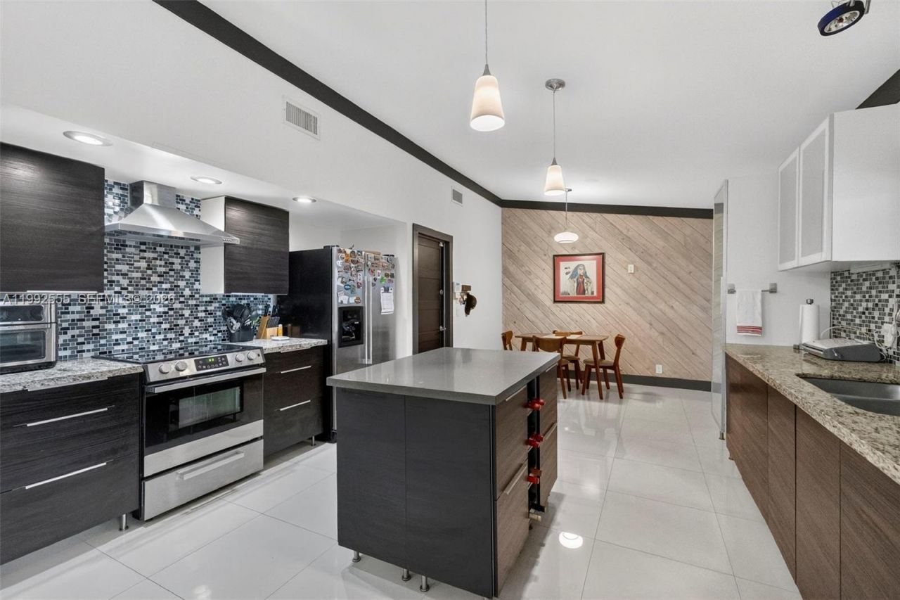 6800 NW 24th Ter, Fort Lauderdale, FL 33309 Photo