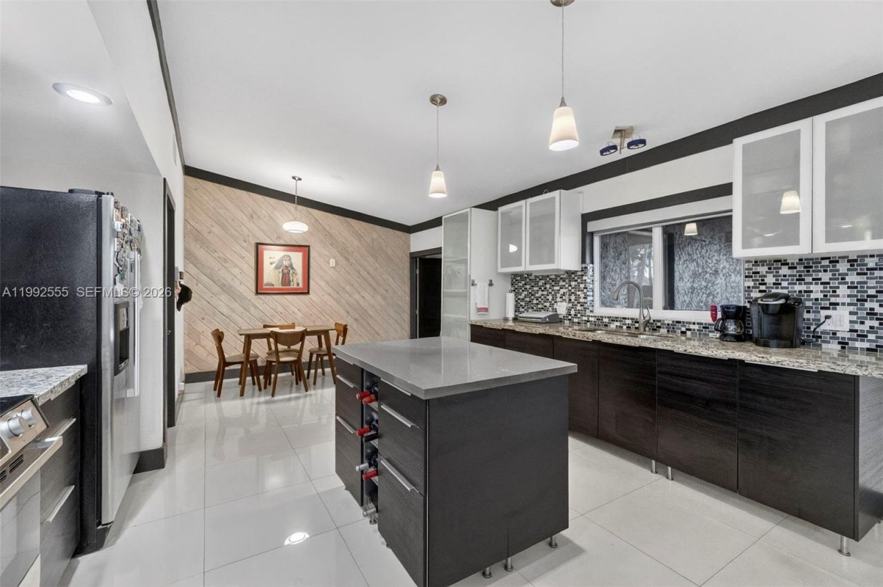 6800 NW 24th Ter, Fort Lauderdale, FL 33309 Photo