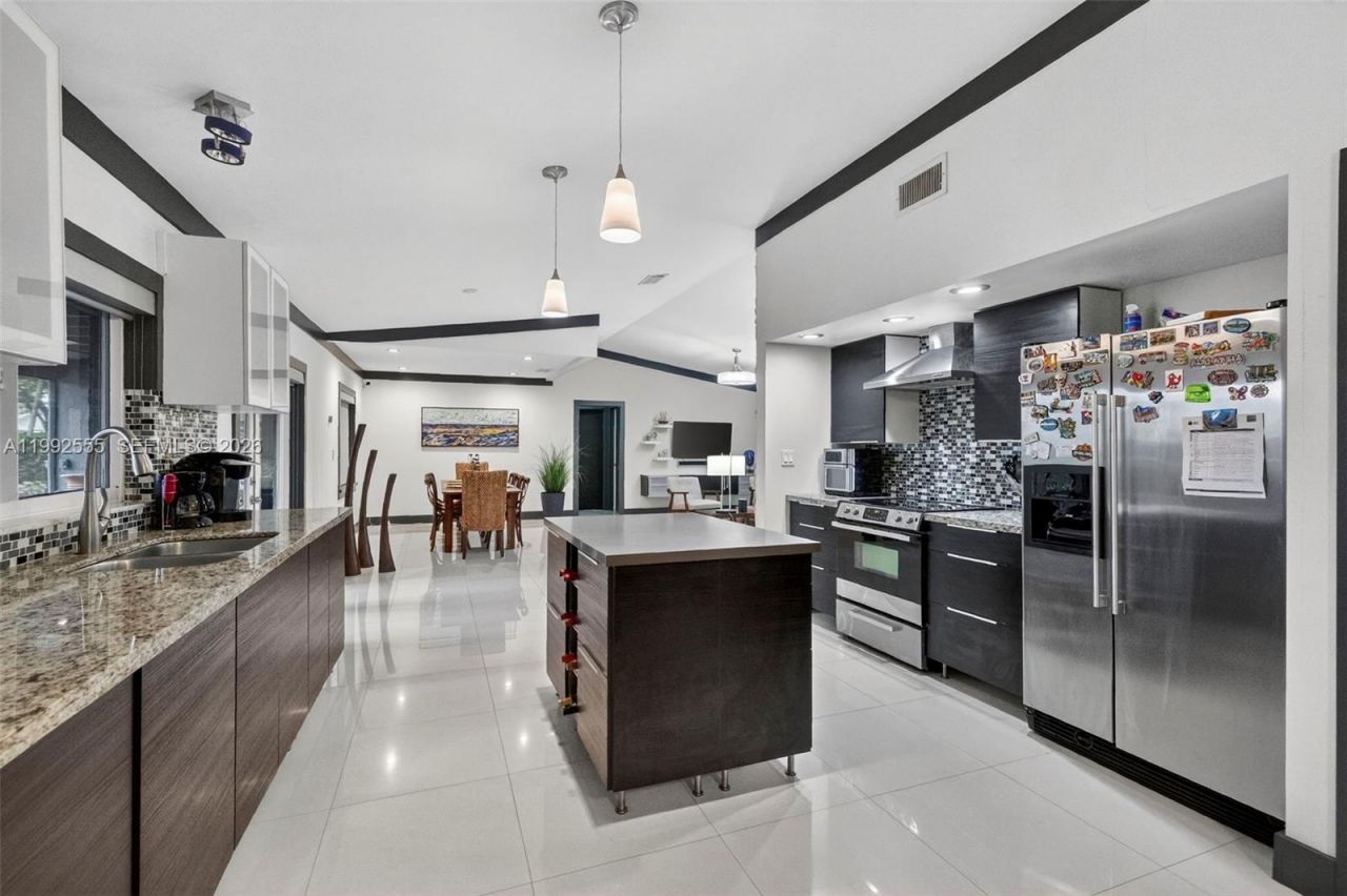 6800 NW 24th Ter, Fort Lauderdale, FL 33309 Photo