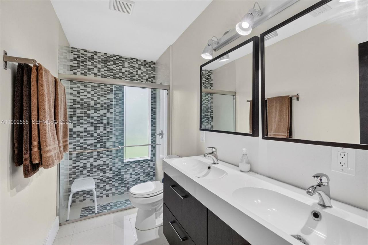 6800 NW 24th Ter, Fort Lauderdale, FL 33309 Photo