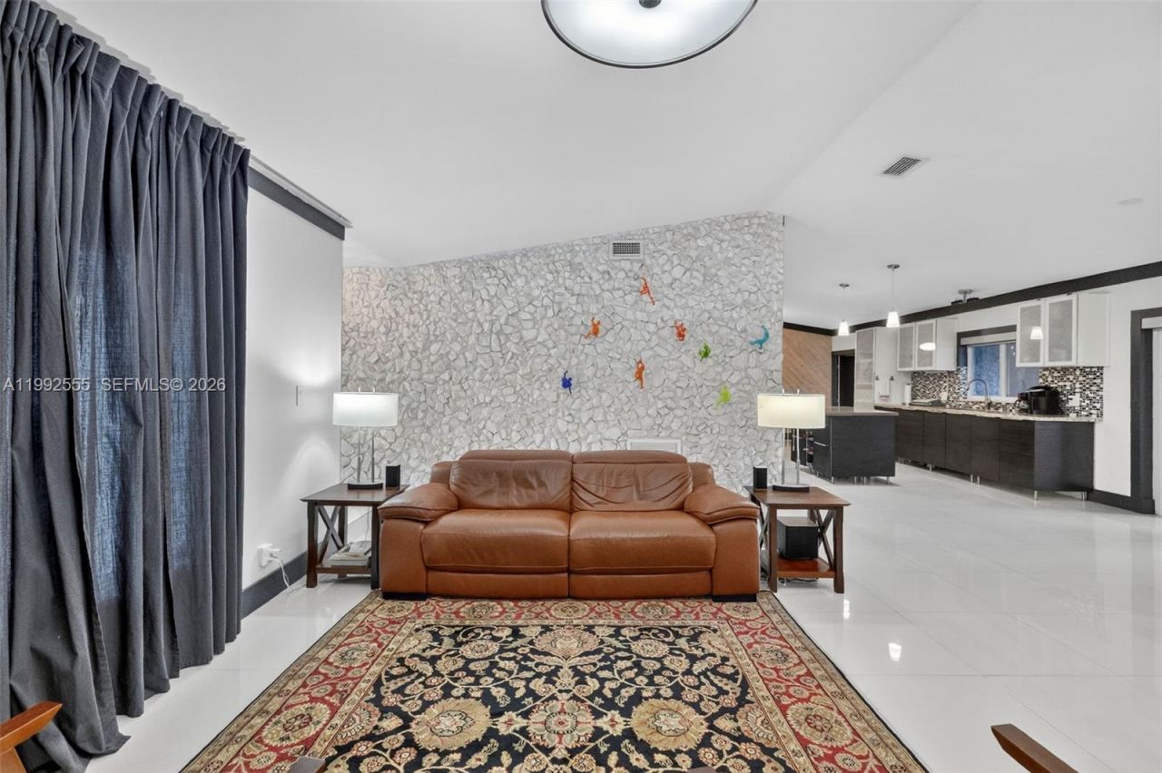 6800 NW 24th Ter, Fort Lauderdale, FL 33309 Photo