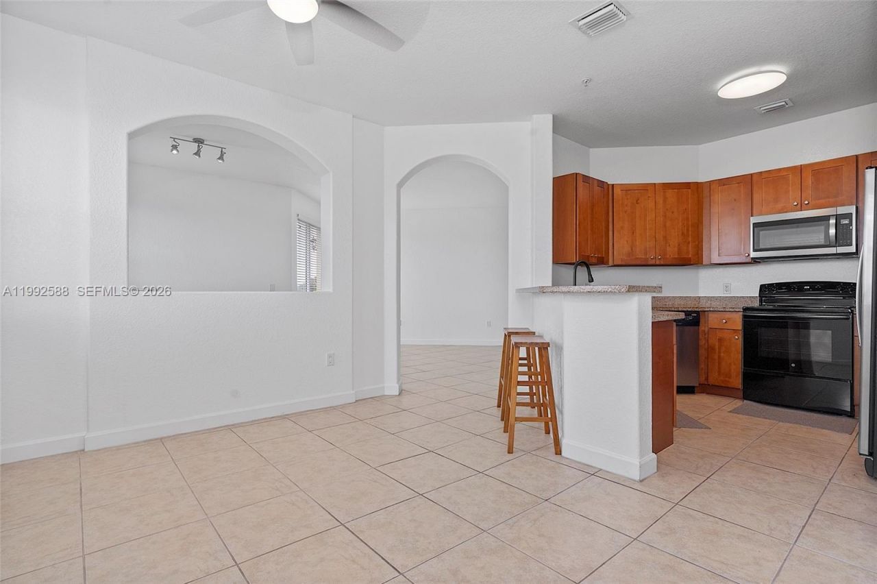 10012 NW 7th St, Unit 214, Miami, FL 33172 Photo