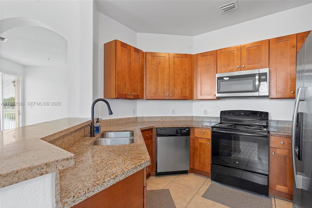 10012 NW 7th St, Unit 214, Miami, FL 33172 Photo