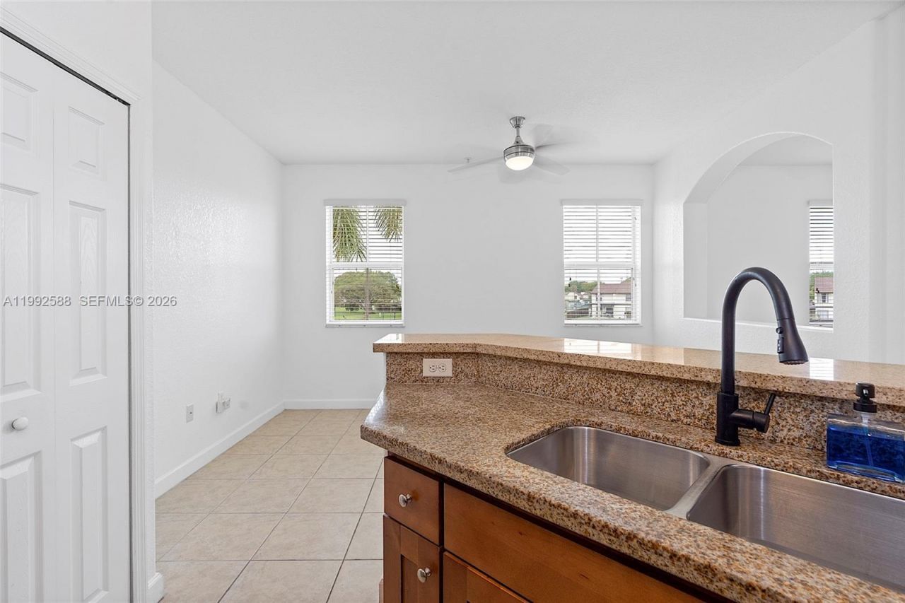 10012 NW 7th St, Unit 214, Miami, FL 33172 Photo