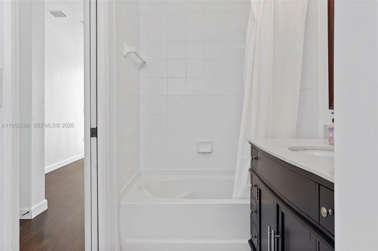 10012 NW 7th St, Unit 214, Miami, FL 33172 Photo