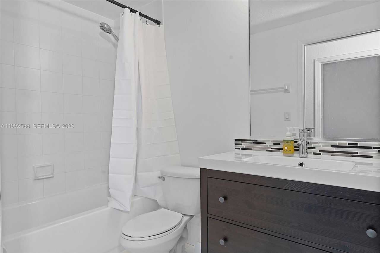 10012 NW 7th St, Unit 214, Miami, FL 33172 Photo