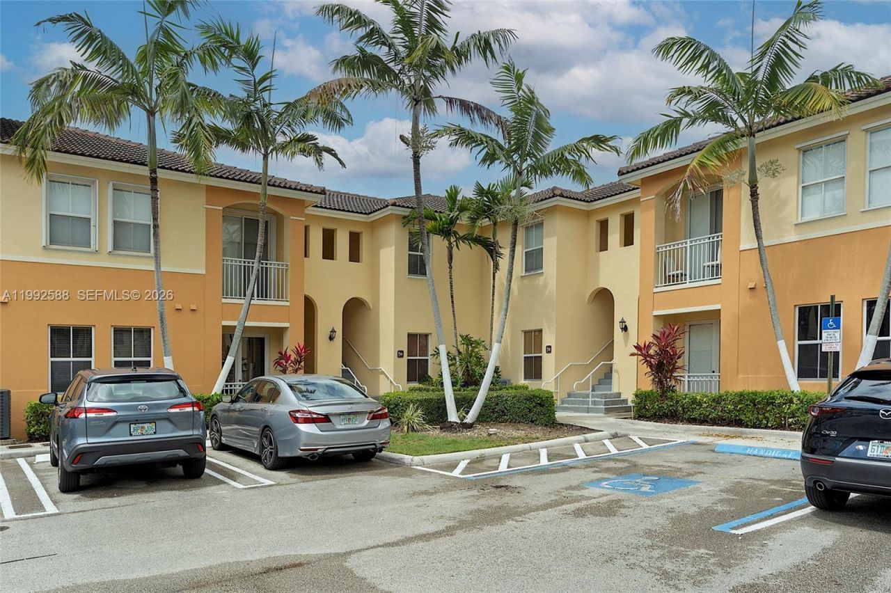 10012 NW 7th St, Unit 214, Miami, FL 33172 Photo