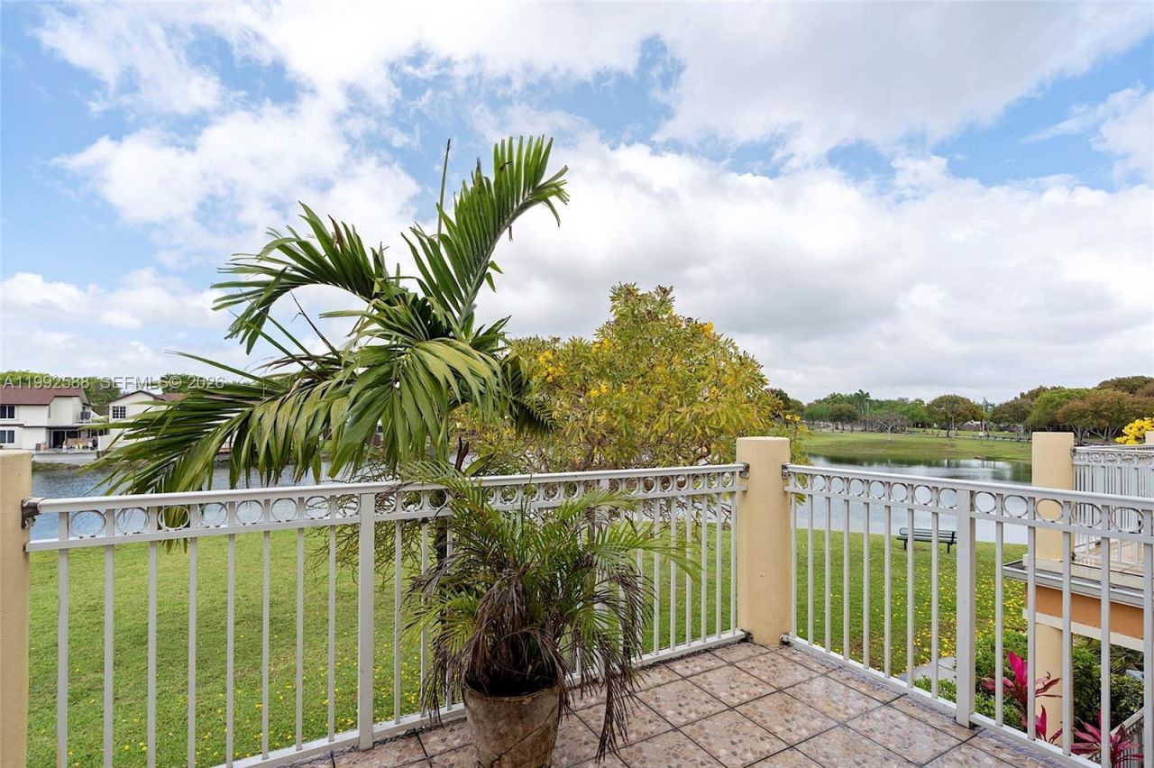 10012 NW 7th St, Unit 214, Miami, FL 33172 Photo