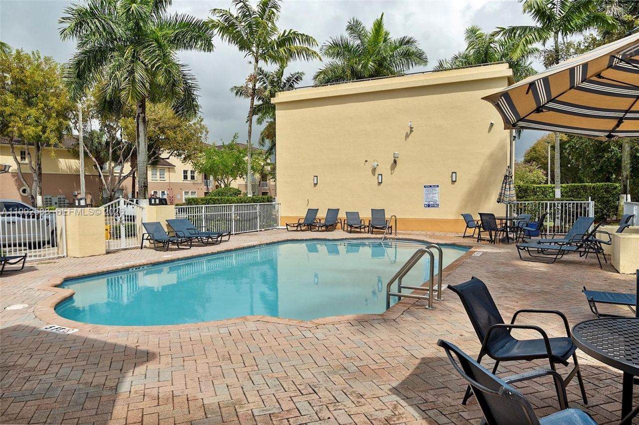 10012 NW 7th St, Unit 214, Miami, FL 33172 Photo