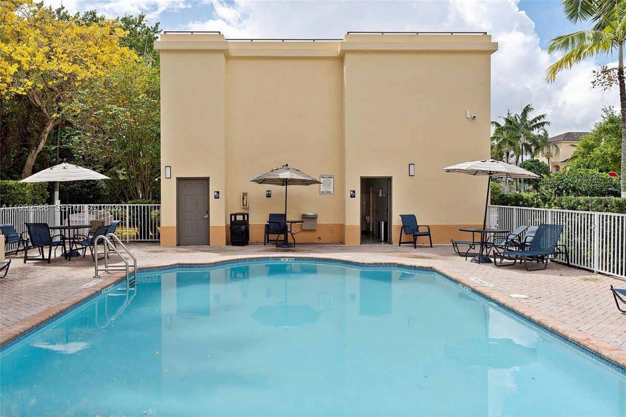 10012 NW 7th St, Unit 214, Miami, FL 33172 Photo