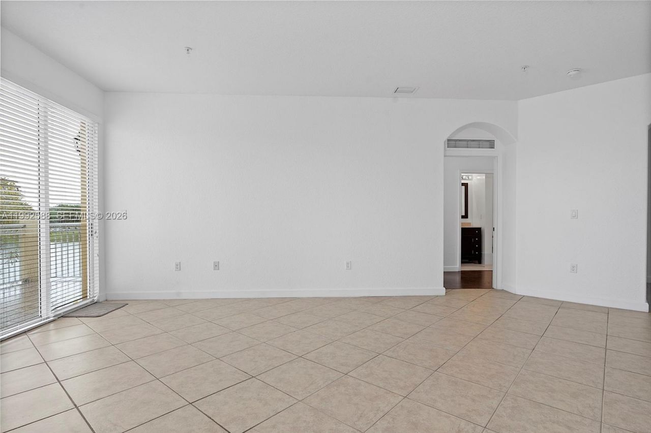 10012 NW 7th St, Unit 214, Miami, FL 33172 Photo