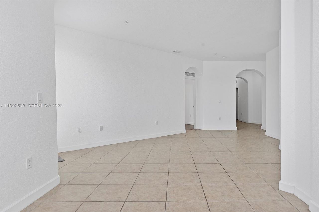 10012 NW 7th St, Unit 214, Miami, FL 33172 Photo