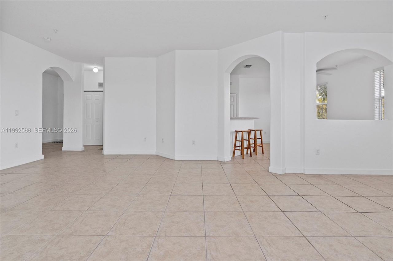 10012 NW 7th St, Unit 214, Miami, FL 33172 Photo