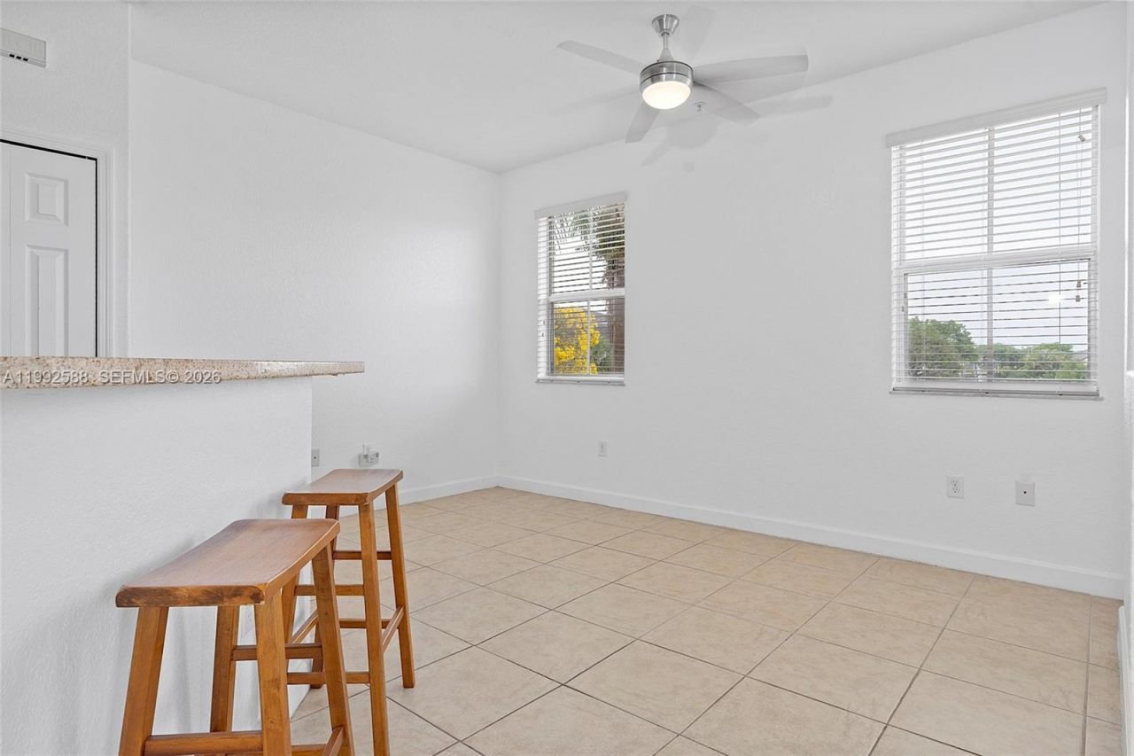 10012 NW 7th St, Unit 214, Miami, FL 33172 Photo