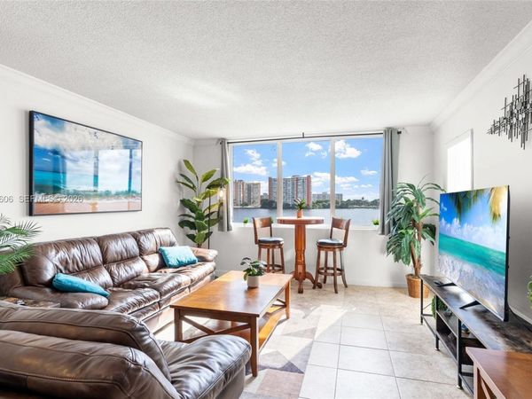 1170 NE 191st St , Unit 35, Miami, FL 33179