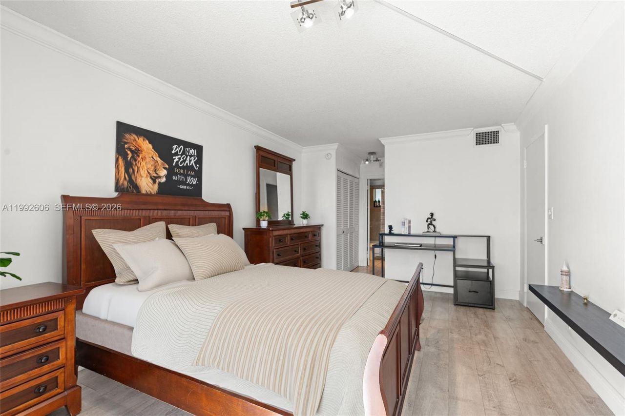 1170 NE 191st St , Unit 35, Miami, FL 33179 Photo