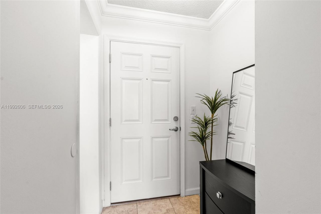 1170 NE 191st St , Unit 35, Miami, FL 33179 Photo