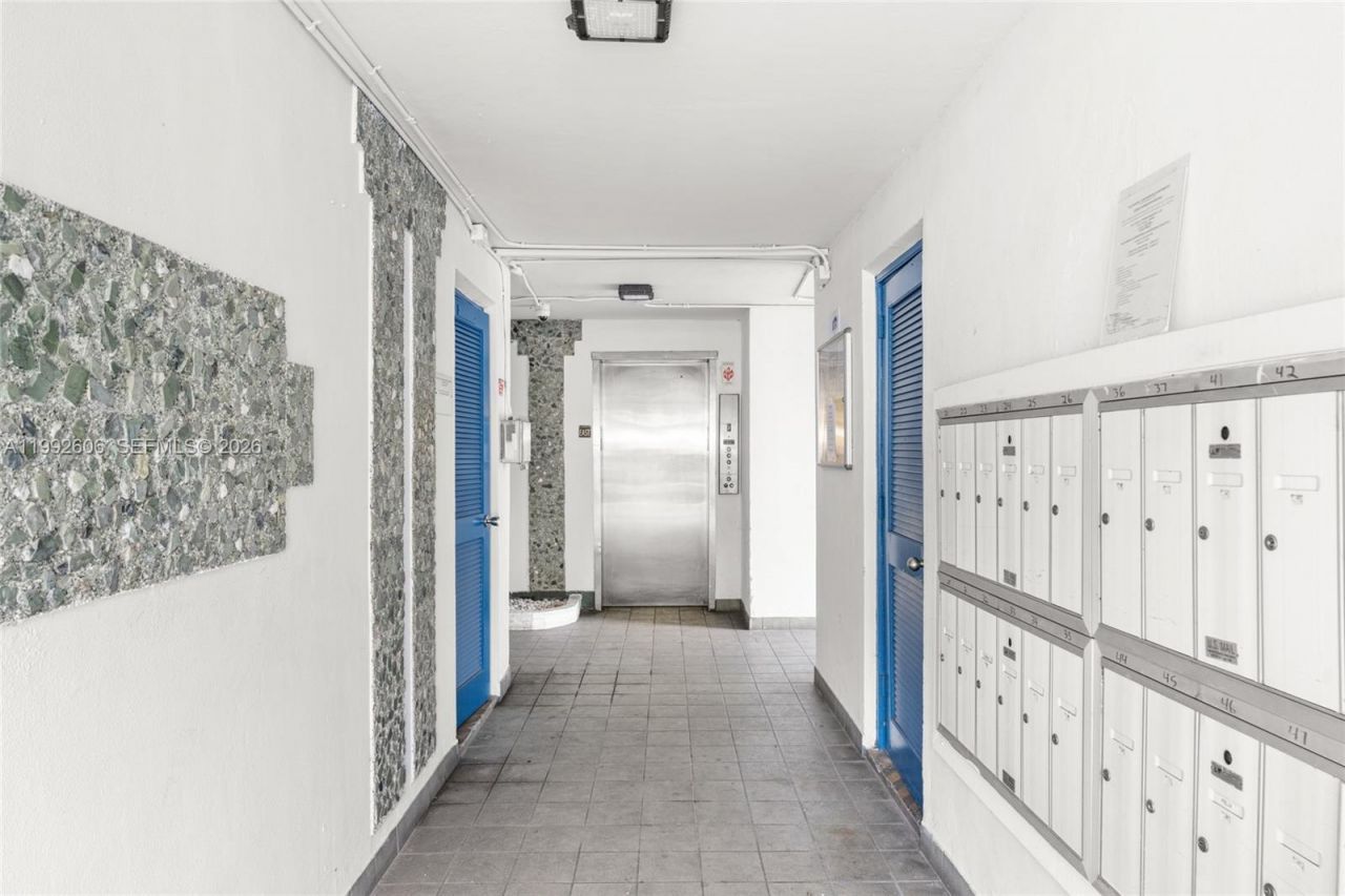 1170 NE 191st St , Unit 35, Miami, FL 33179 Photo