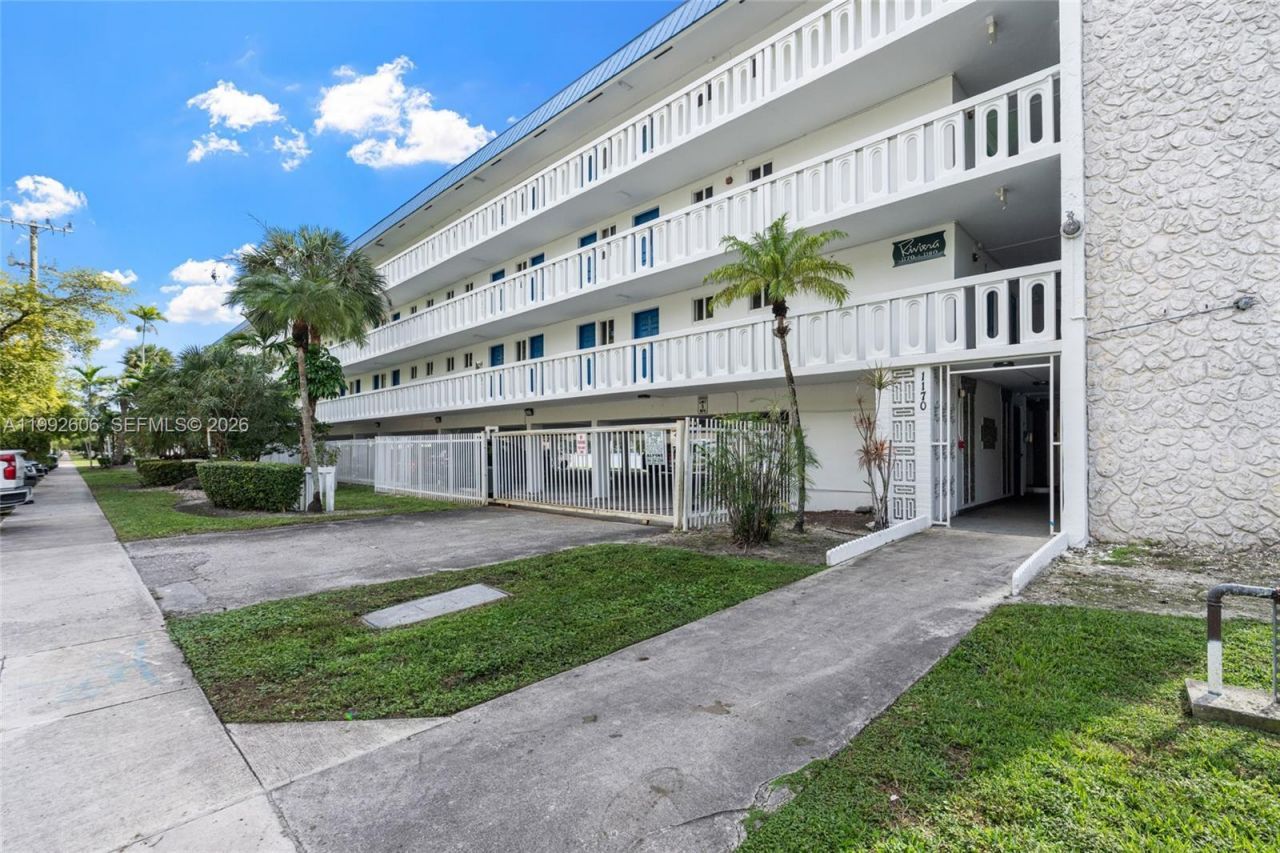 1170 NE 191st St , Unit 35, Miami, FL 33179 Photo