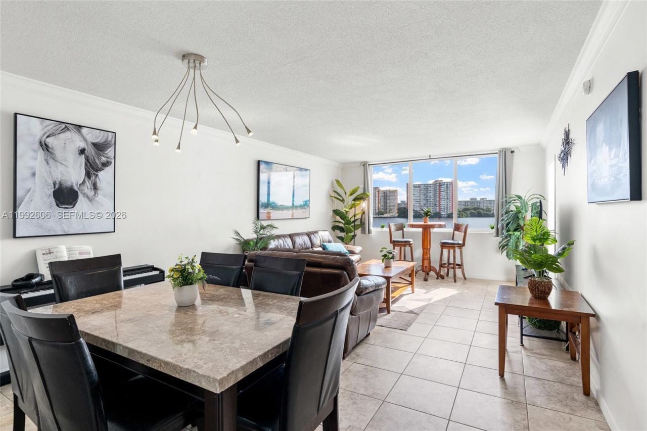 1170 NE 191st St , Unit 35, Miami, FL 33179 Photo