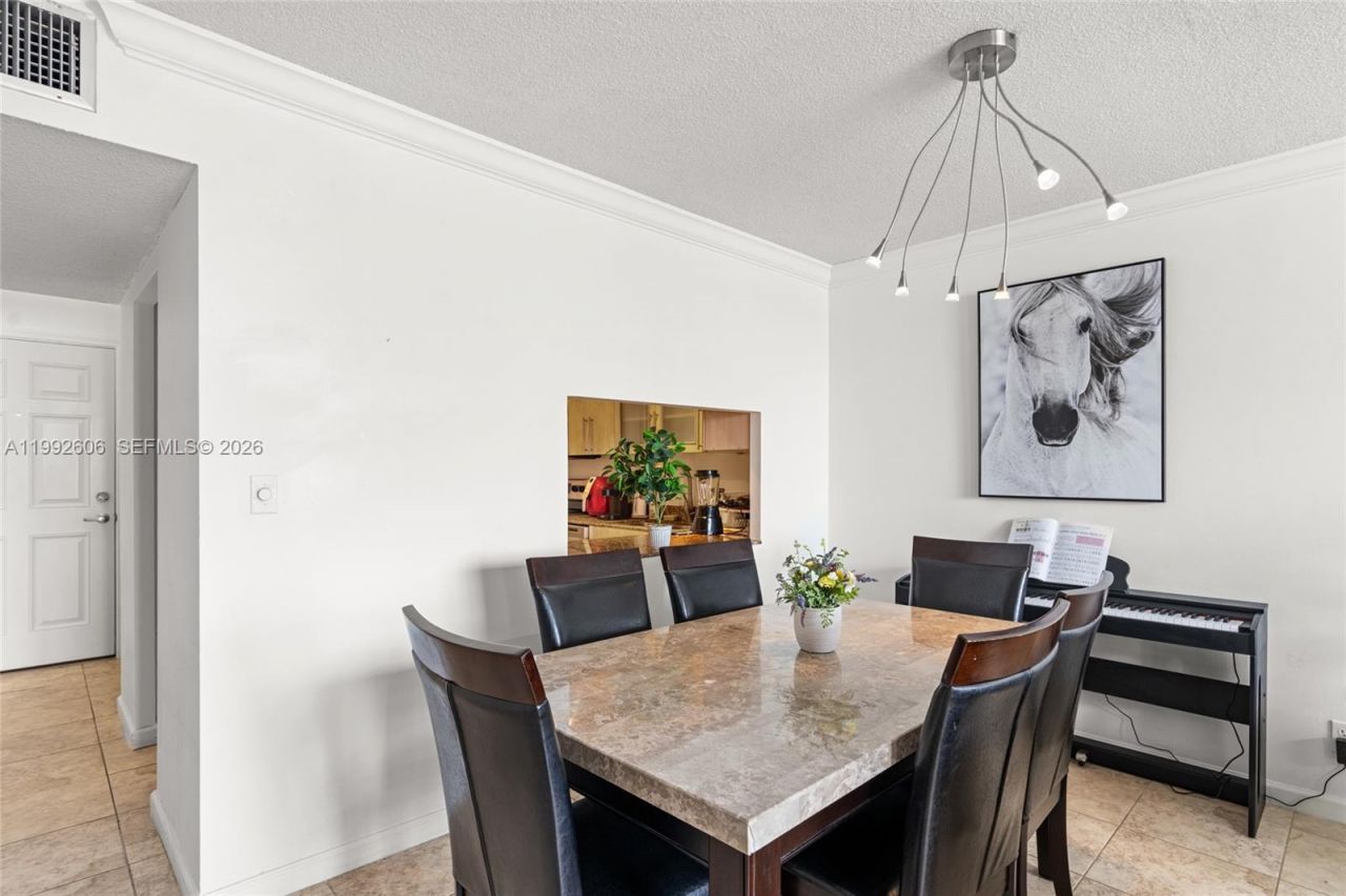 1170 NE 191st St , Unit 35, Miami, FL 33179 Photo