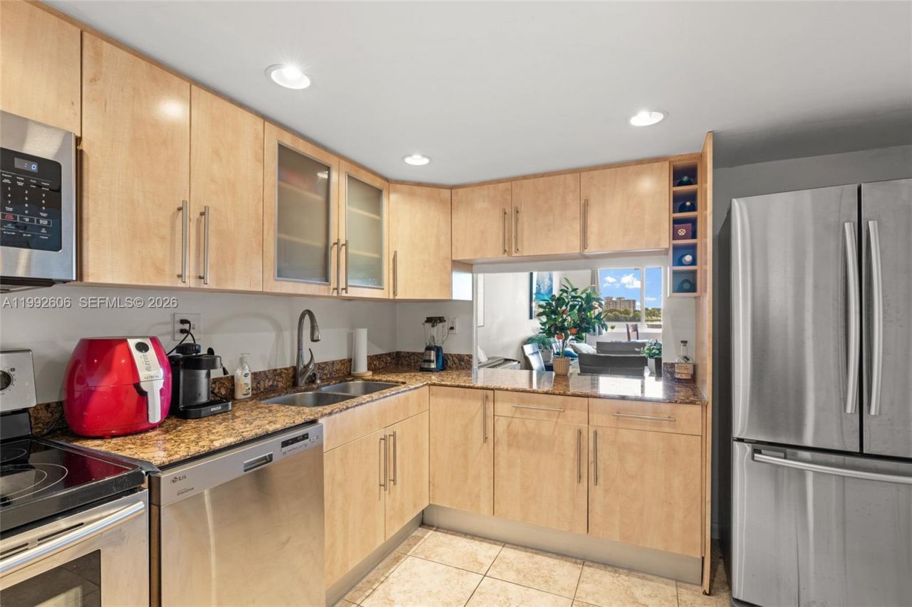 1170 NE 191st St , Unit 35, Miami, FL 33179 Photo