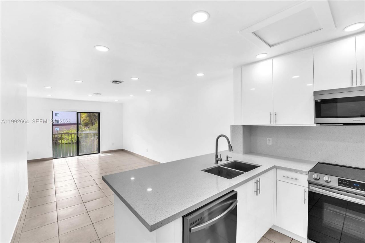 7668 SW 152nd Ave, Unit 2-211, Miami, FL 33193 Photo