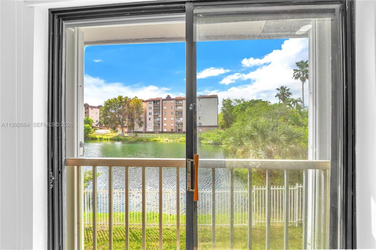 7668 SW 152nd Ave, Unit 2-211, Miami, FL 33193 Photo