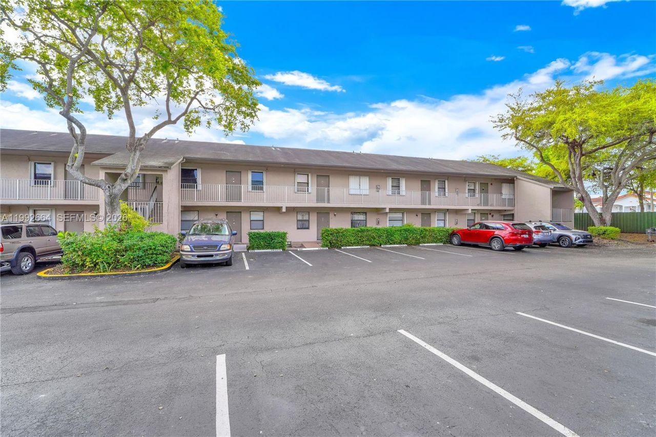 7668 SW 152nd Ave, Unit 2-211, Miami, FL 33193 Photo