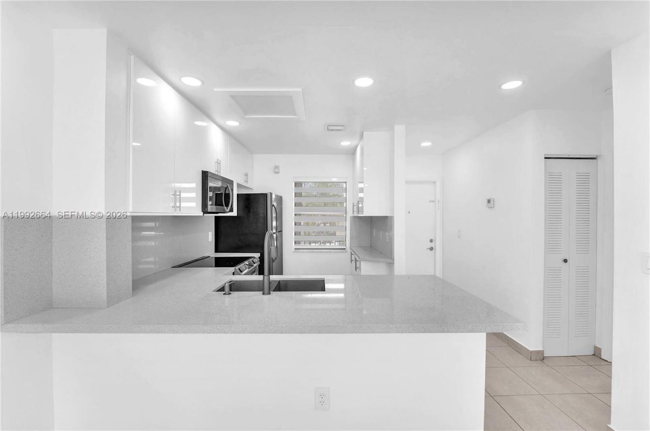 7668 SW 152nd Ave, Unit 2-211, Miami, FL 33193 Photo