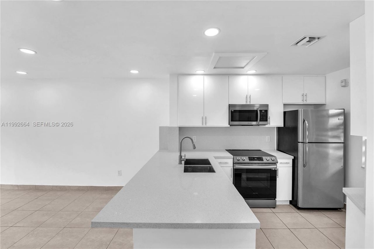 7668 SW 152nd Ave, Unit 2-211, Miami, FL 33193 Photo