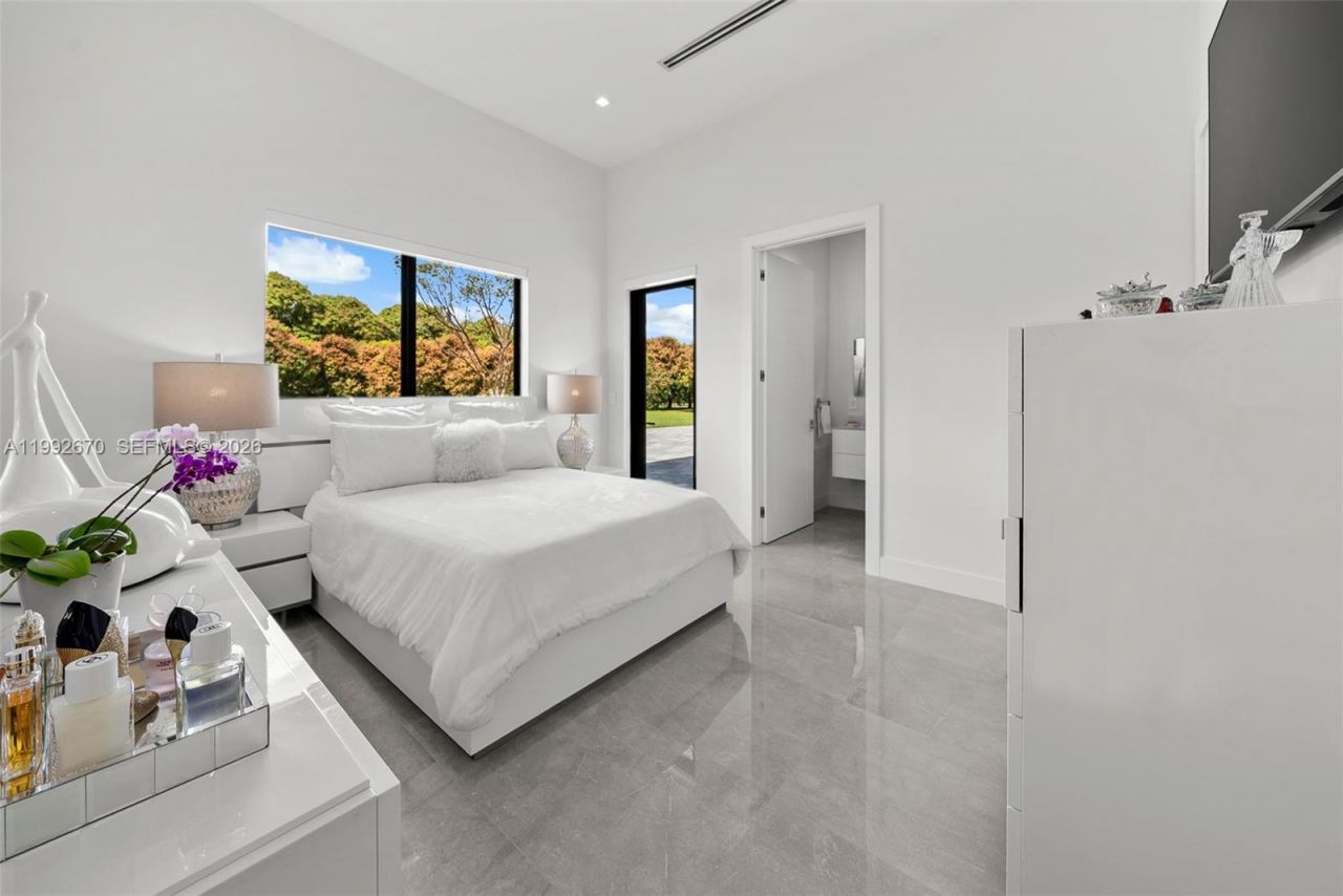 17950 SW 192nd St , Miami, FL 33187 Photo