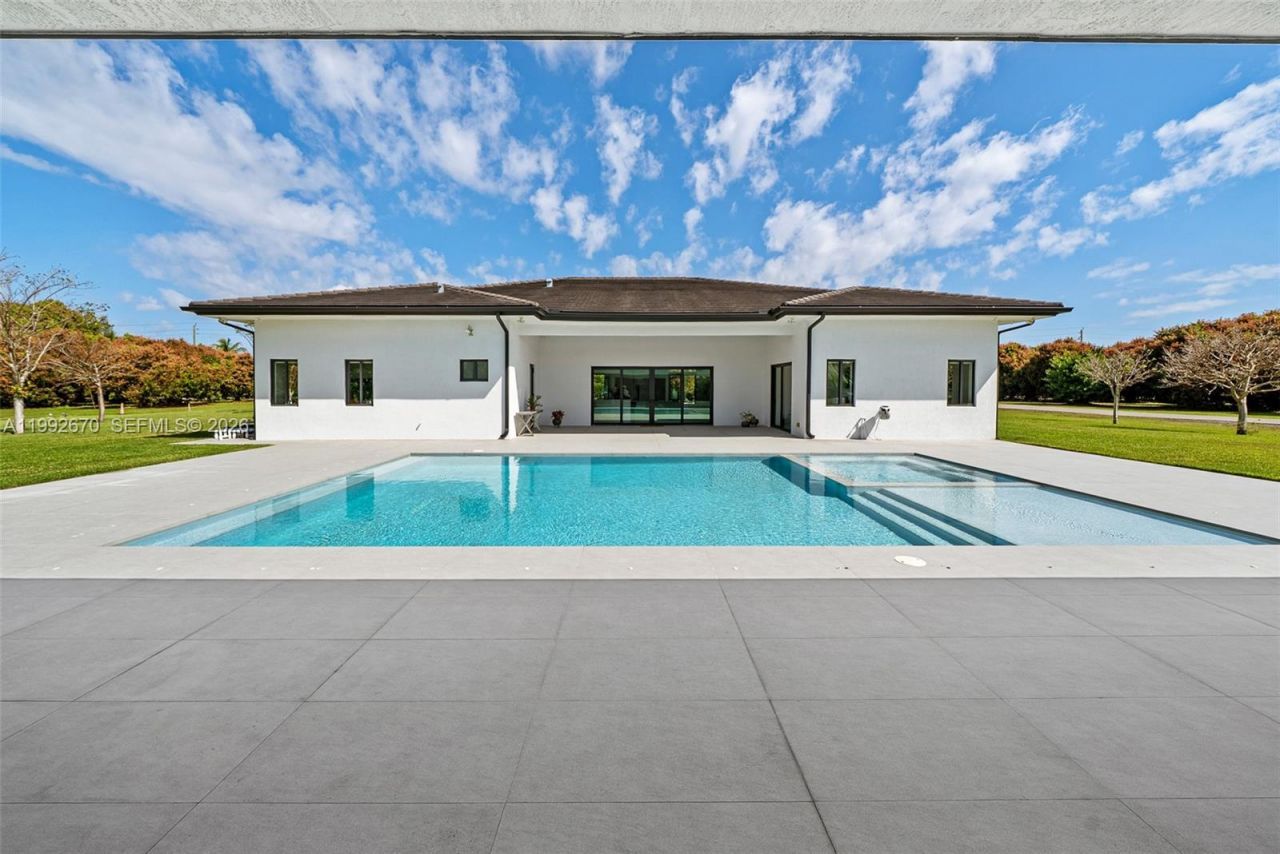 17950 SW 192nd St , Miami, FL 33187 Photo