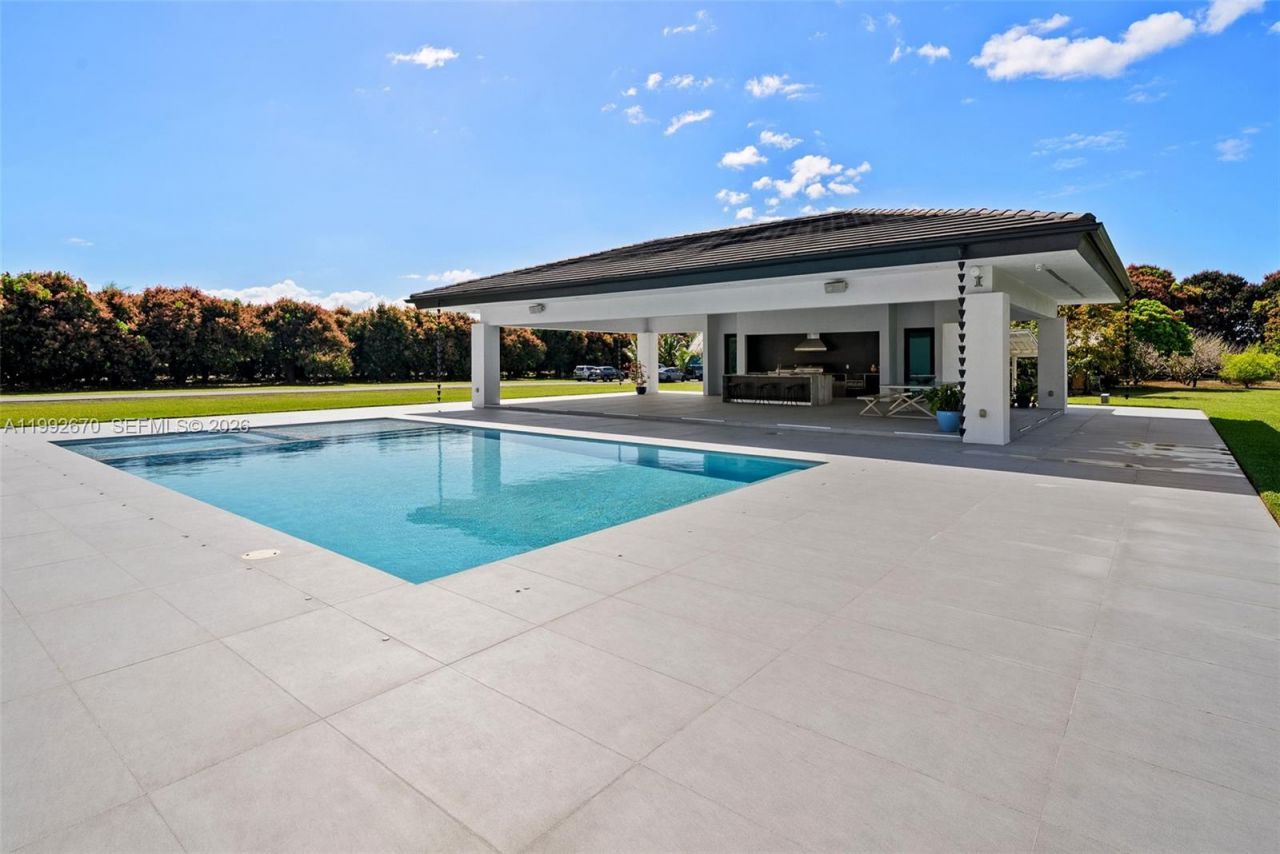 17950 SW 192nd St , Miami, FL 33187 Photo