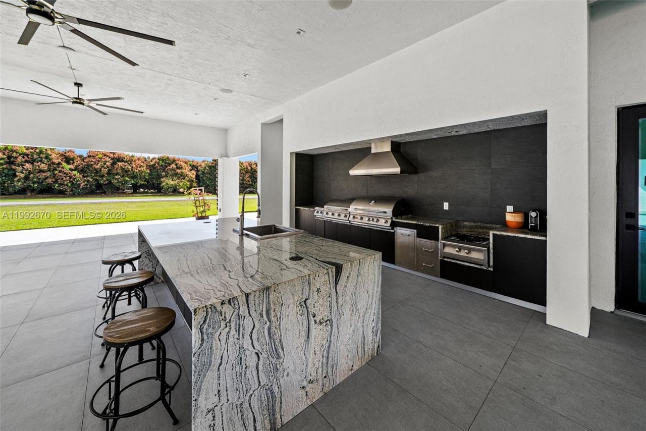 17950 SW 192nd St , Miami, FL 33187 Photo