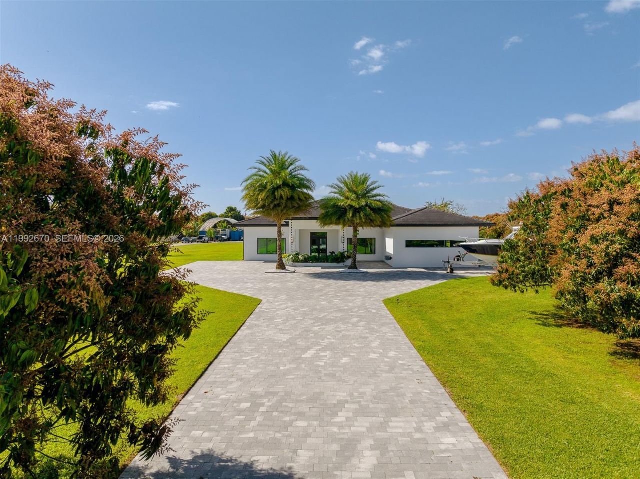 17950 SW 192nd St , Miami, FL 33187 Photo