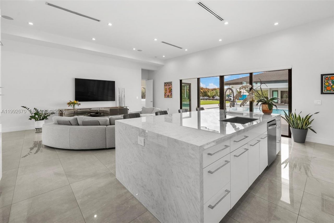 17950 SW 192nd St , Miami, FL 33187 Photo