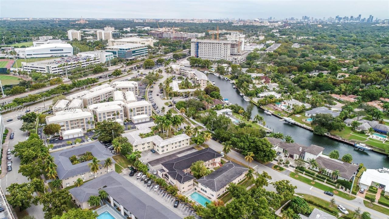 1250 S Alhambra Cir, Unit 12A, Coral Gables, FL 33146 Photo