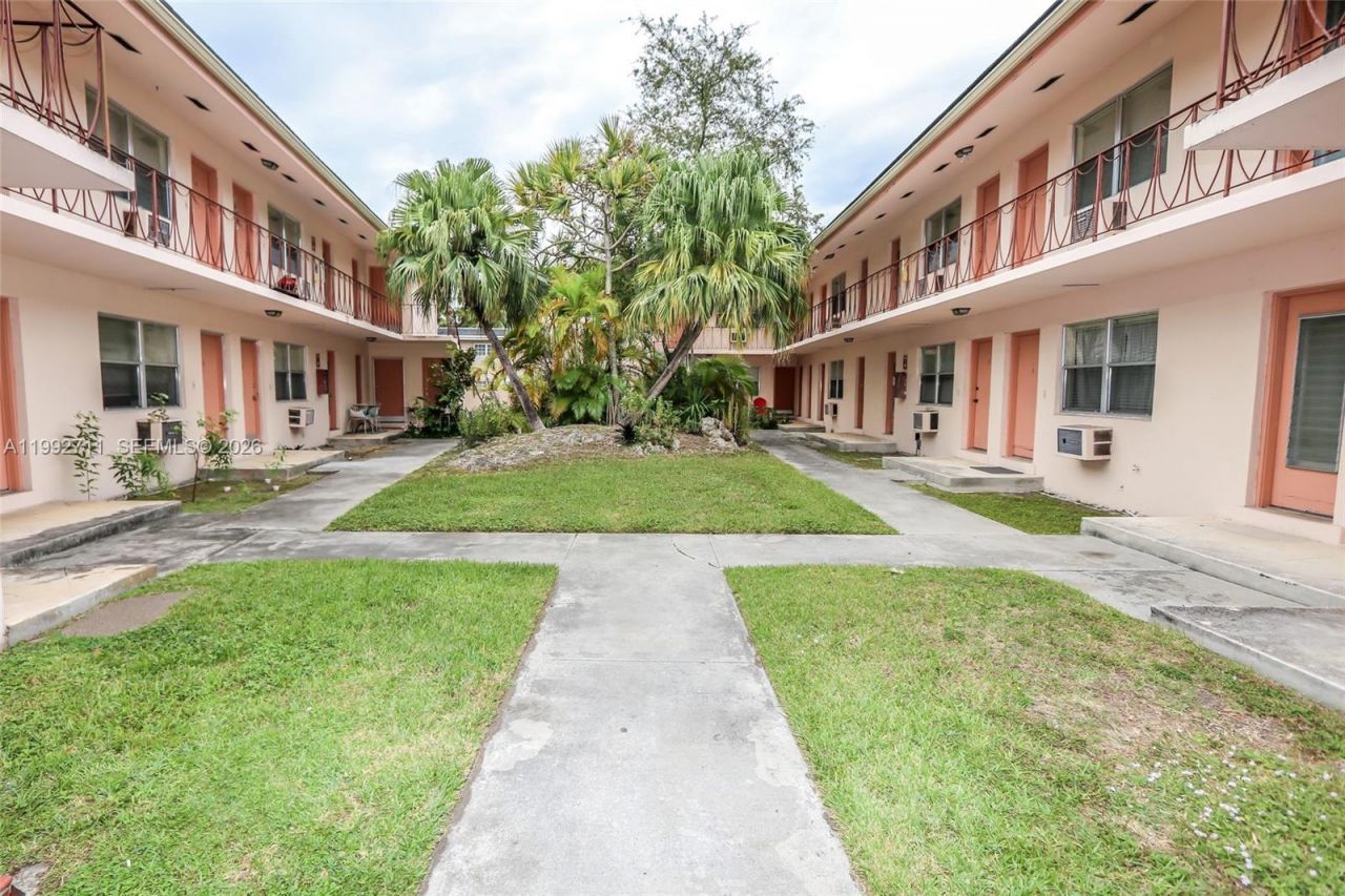 1250 S Alhambra Cir, Unit 12A, Coral Gables, FL 33146 Photo