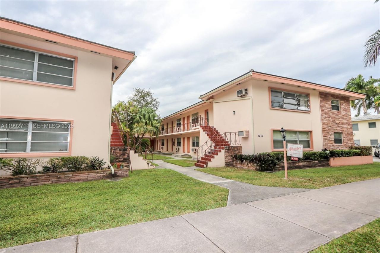 1250 S Alhambra Cir , Unit 12A, Coral Gables, FL 33146 Photo