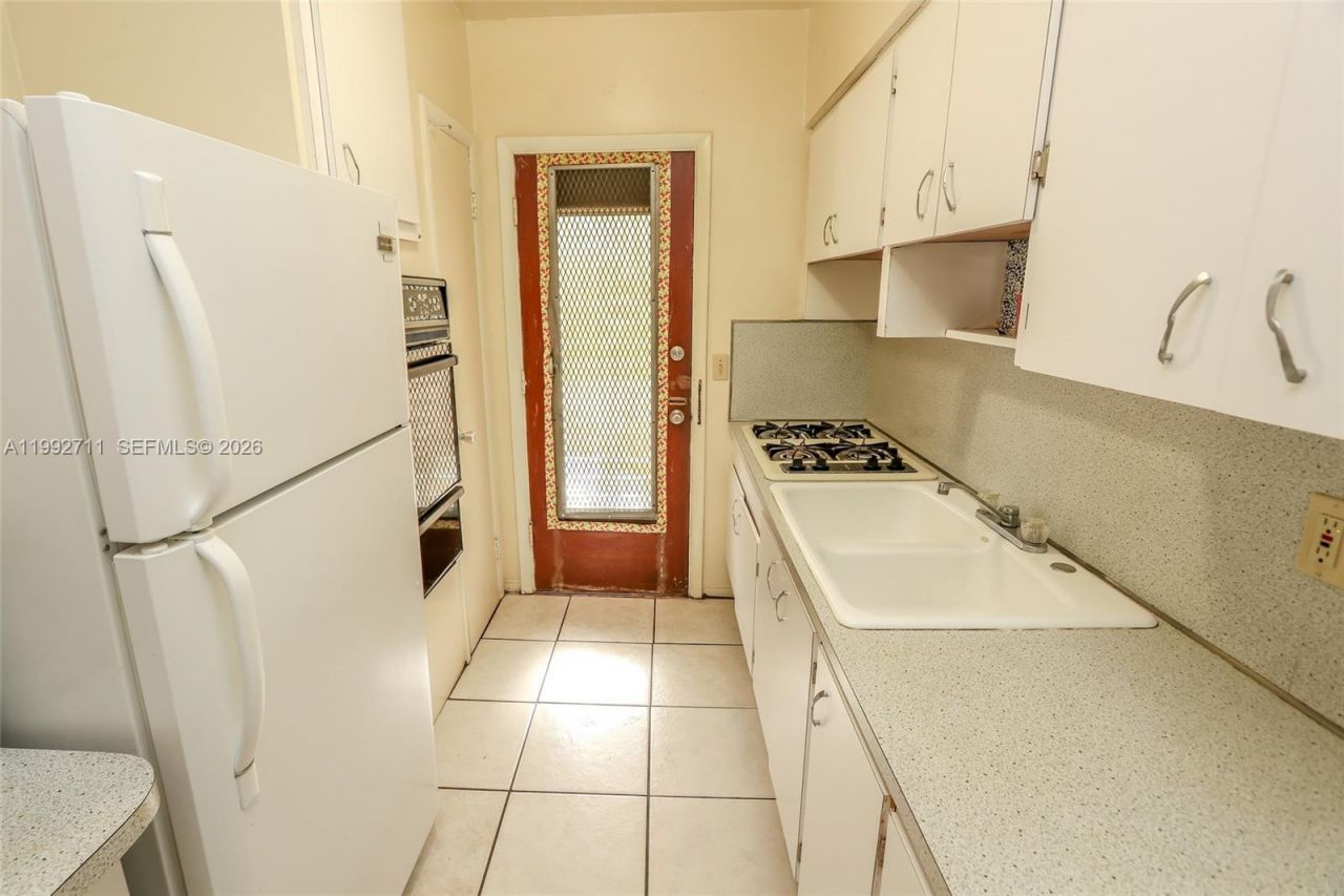 1250 S Alhambra Cir, Unit 12A, Coral Gables, FL 33146 Photo